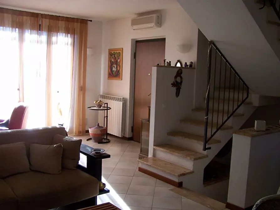 Immagine 2 di Villetta a schiera in vendita  a Casole D'elsa