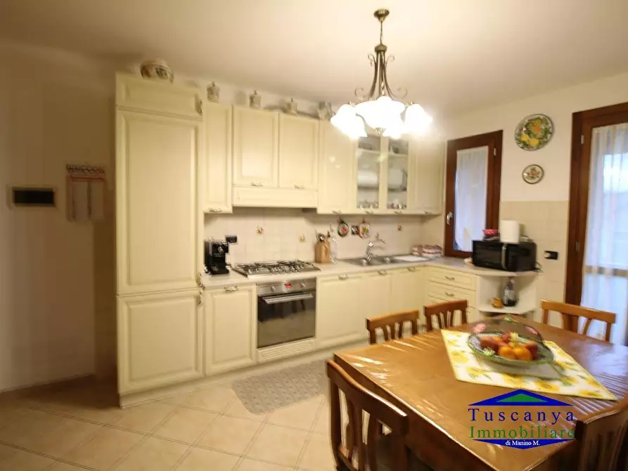 Immagine 2 di Appartamento in vendita  a Colle Di Val D'elsa