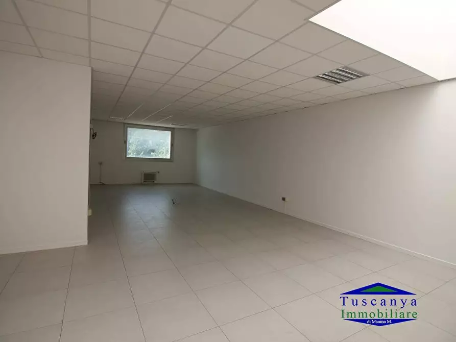 Immagine 2 di Ufficio in vendita  a Poggibonsi