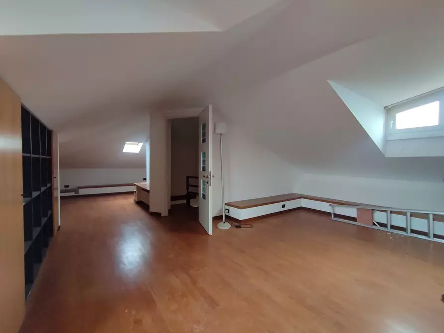 Immagine 35 di Casa semindipendente in vendita  a Carrara