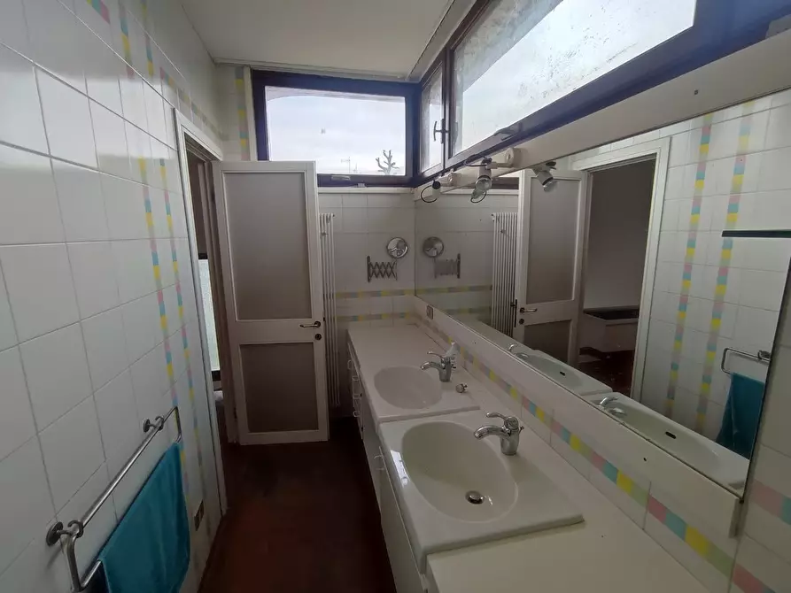 Immagine 19 di Casa semindipendente in vendita  a Carrara