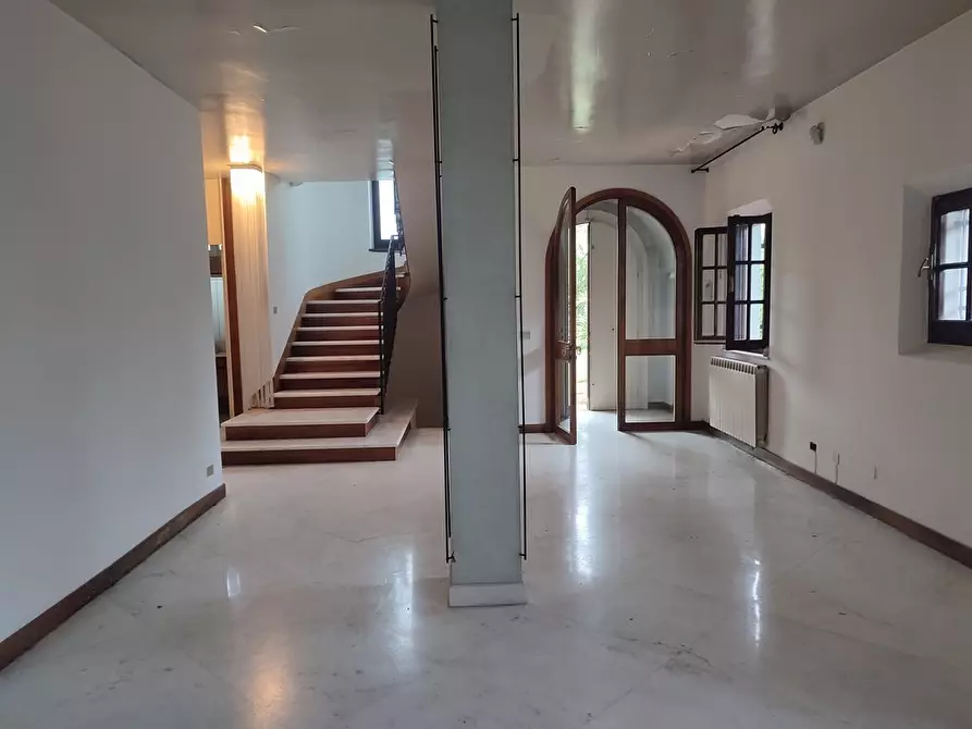 Immagine 2 di Casa semindipendente in vendita  a Carrara