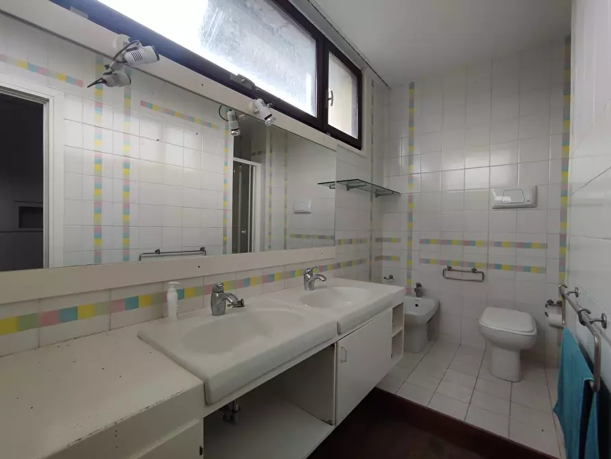 Immagine 17 di Casa semindipendente in vendita  a Carrara