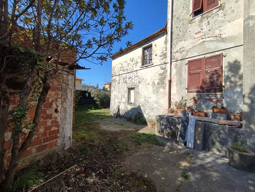 Immagine 1 di Casa semindipendente in vendita  a Ortonovo