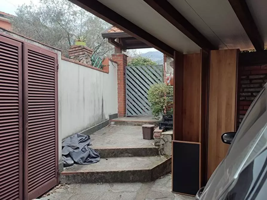 Immagine 15 di Casa semindipendente in vendita  a Castelnuovo Magra