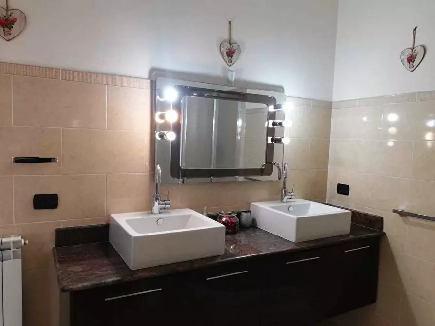 Immagine 11 di Appartamento in vendita  a Castelnuovo Magra