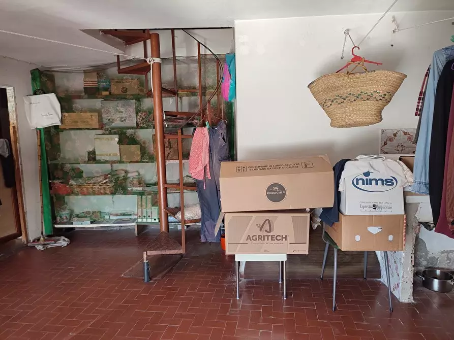 Immagine 15 di Porzione di casa in vendita  a Carrara