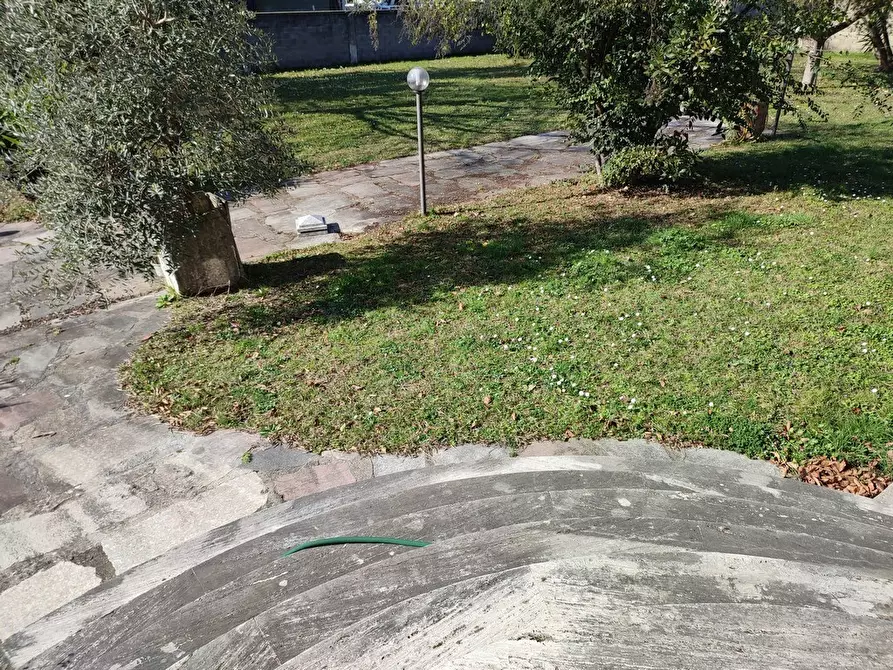 Immagine 2 di Porzione di casa in vendita  a Carrara