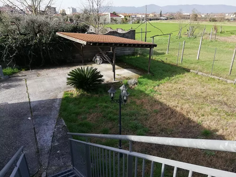 Immagine 44 di Casa indipendente in affitto  a Carrara