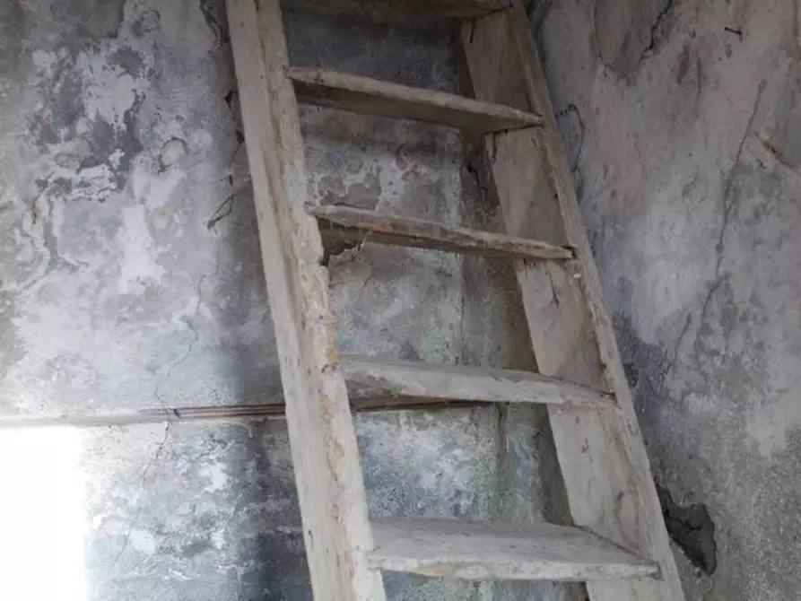 Immagine 36 di Casa indipendente in vendita  a Sarzana