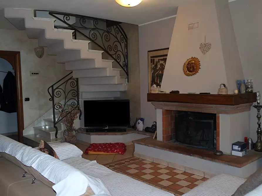 Immagine 2 di Casa semindipendente in vendita  a Ortonovo