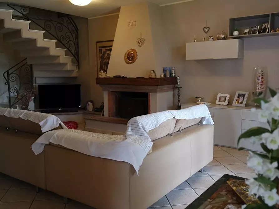 Immagine 14 di Casa semindipendente in vendita  a Ortonovo