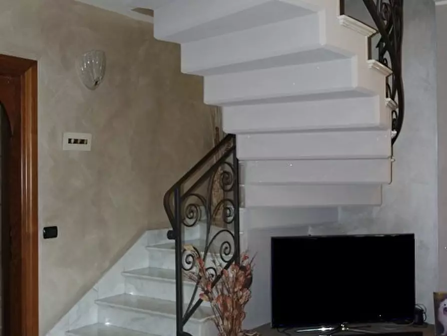 Immagine 21 di Casa semindipendente in vendita  a Ortonovo