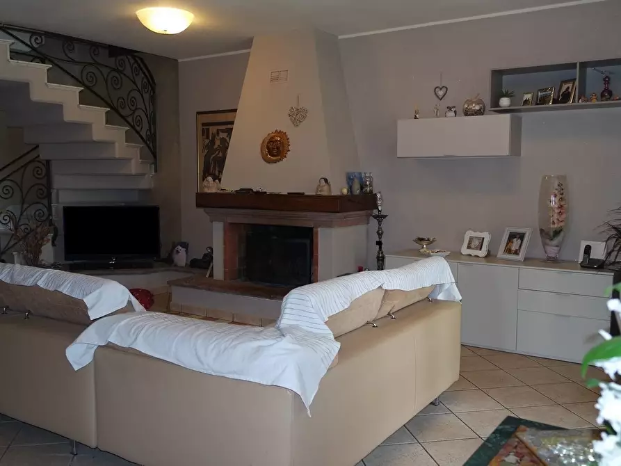 Immagine 10 di Casa semindipendente in vendita  a Ortonovo