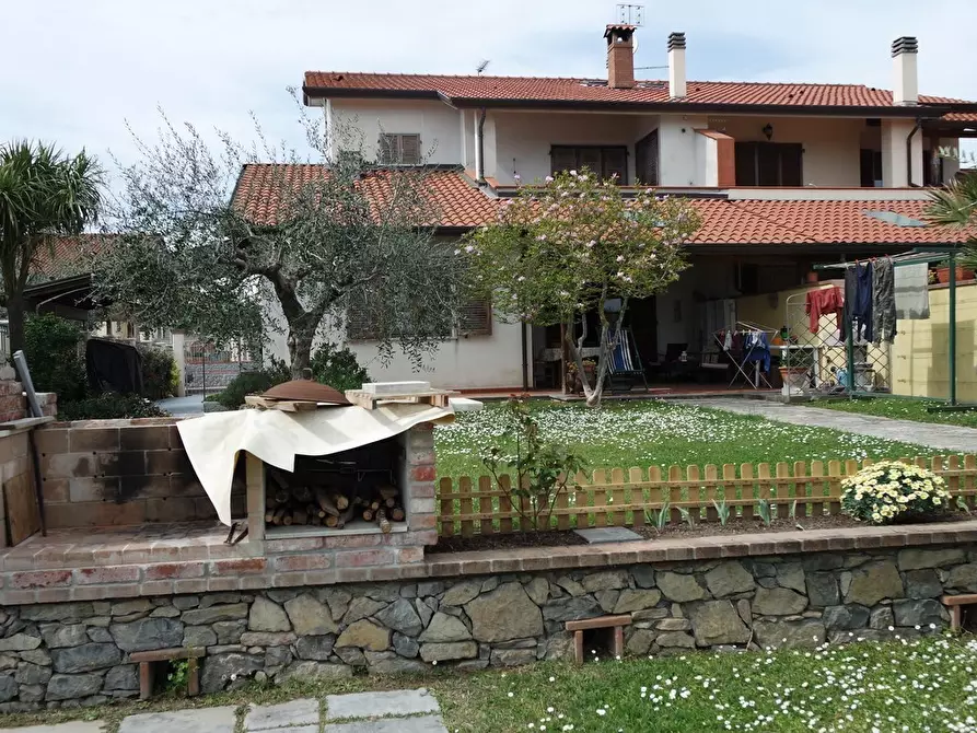 Immagine 49 di Casa semindipendente in vendita  a Ortonovo