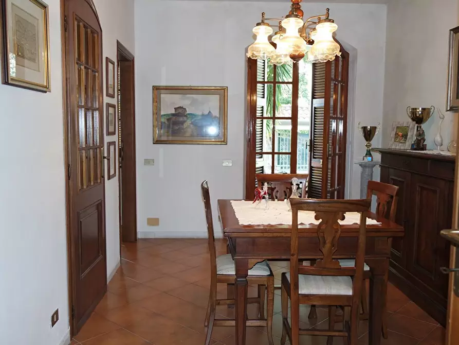 Immagine 11 di Casa indipendente in vendita  a Carrara