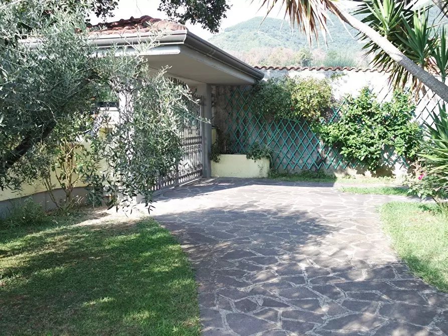 Immagine 2 di Casa indipendente in vendita  a Carrara