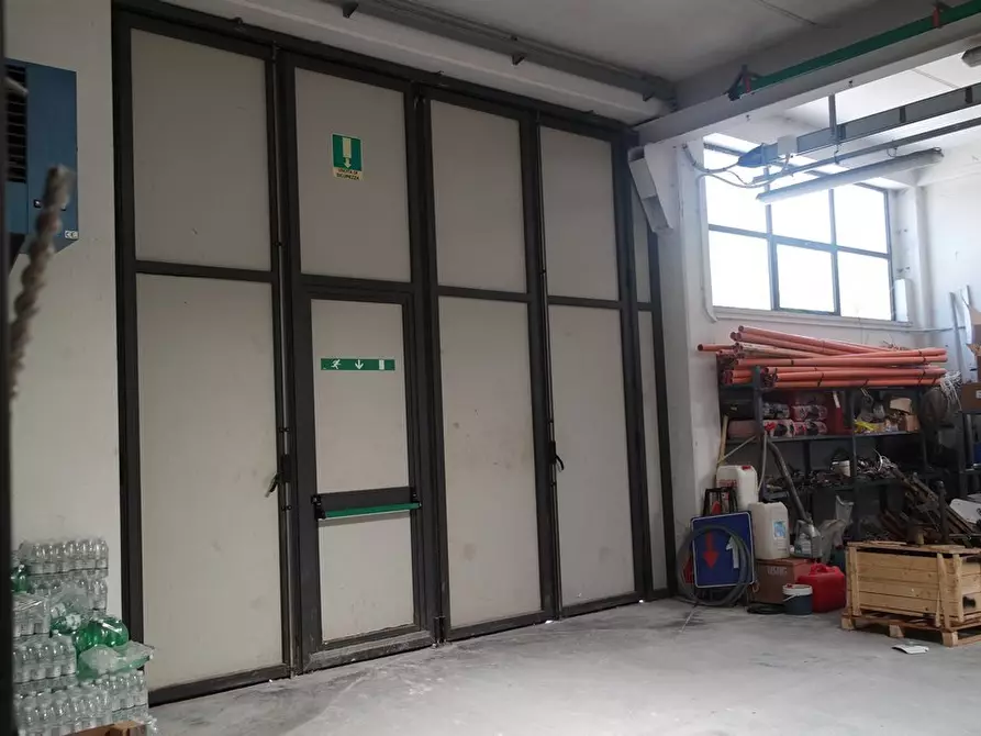 Immagine 14 di Capannone industriale in vendita  a Carrara