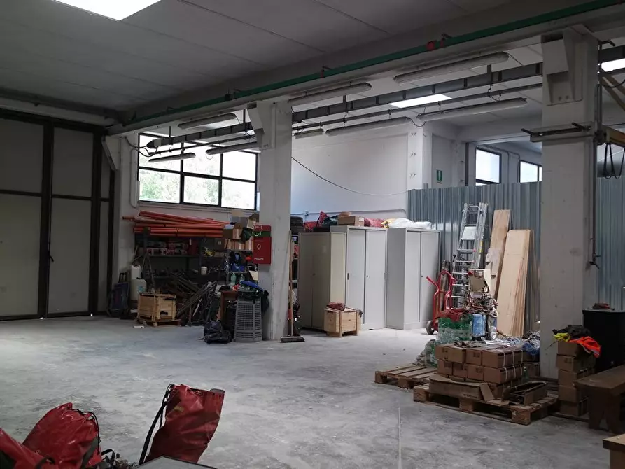 Immagine 15 di Capannone industriale in vendita  a Carrara