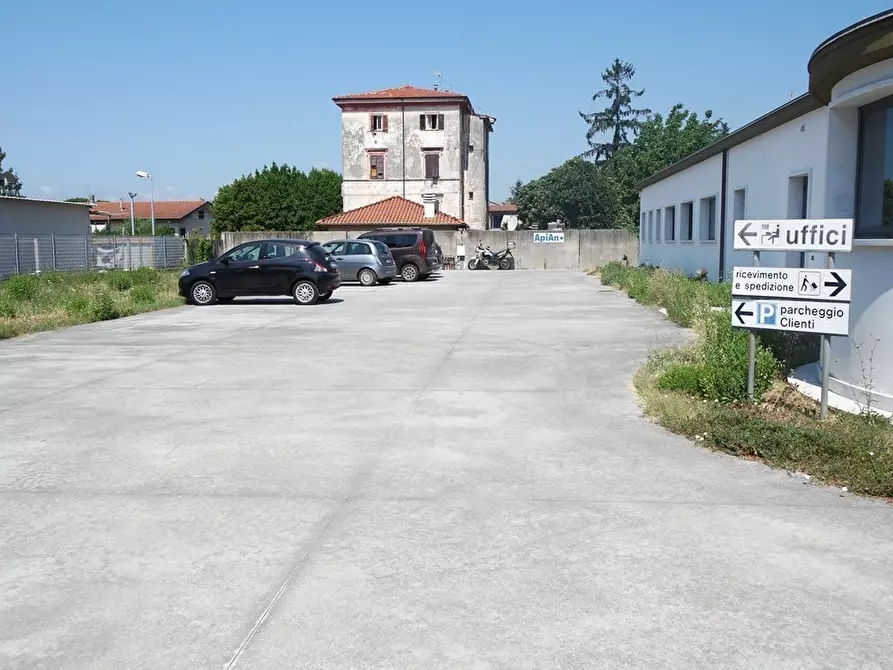 Immagine 3 di Capannone industriale in vendita  a Carrara