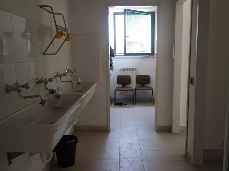 Immagine 12 di Capannone industriale in vendita  a Carrara