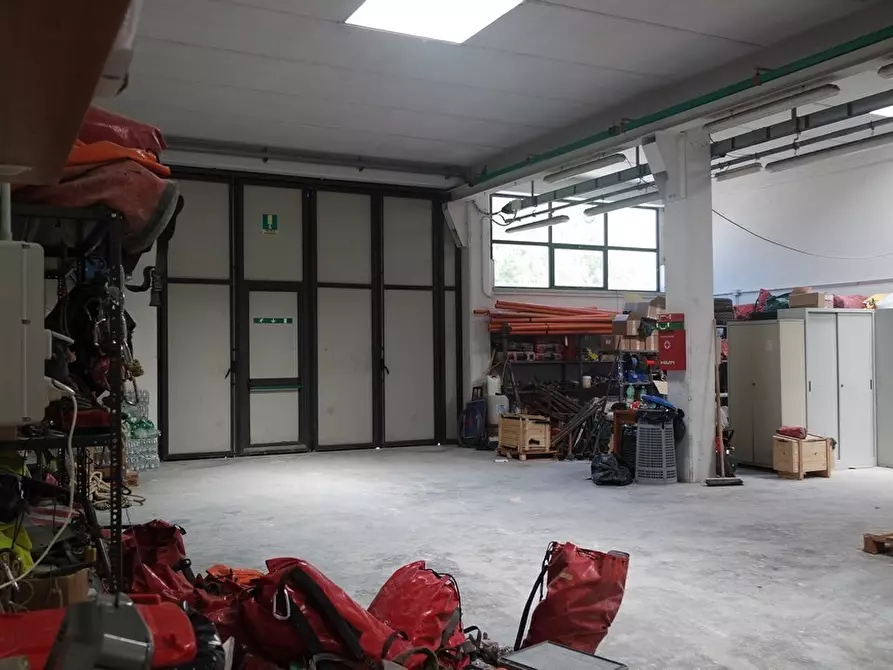 Immagine 16 di Capannone industriale in vendita  a Carrara