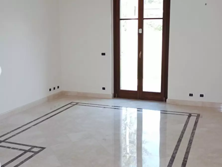 Immagine 3 di Casa semindipendente in vendita  a Carrara