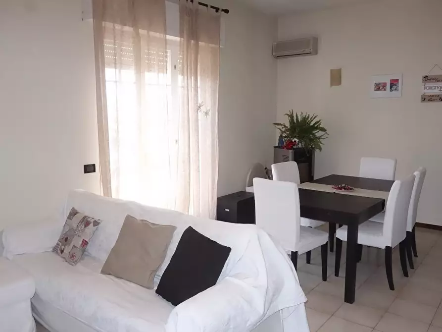 Immagine 15 di Appartamento in vendita  a Castelnuovo Magra