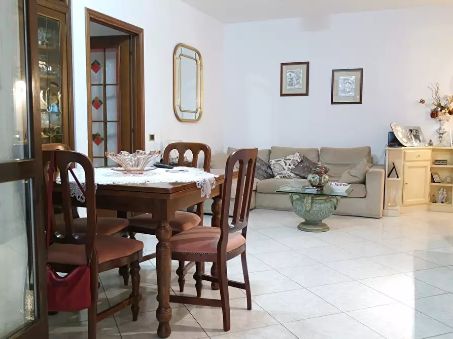 Immagine 2 di Appartamento in vendita  a Carrara