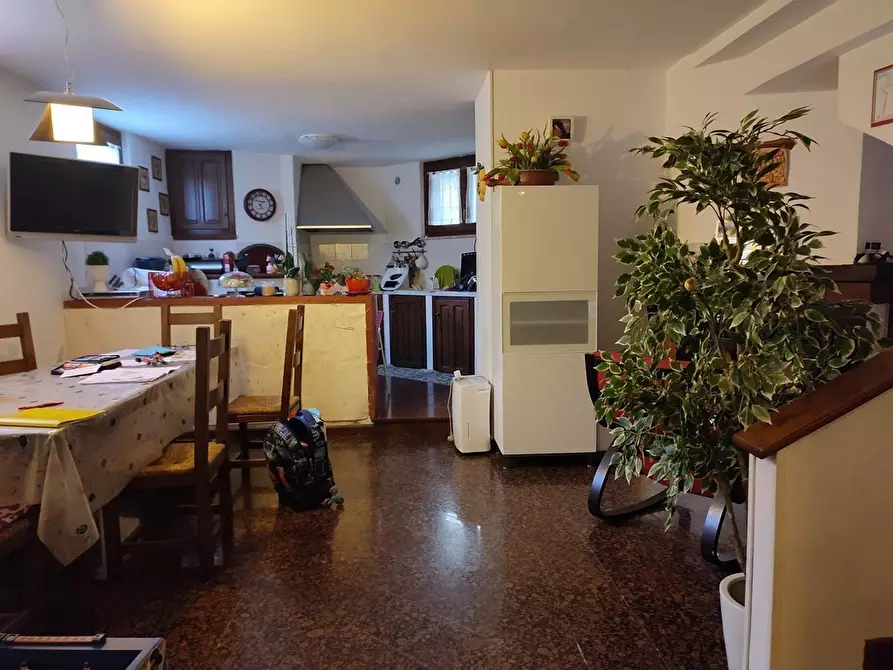 Immagine 15 di Casa semindipendente in vendita  a Carrara
