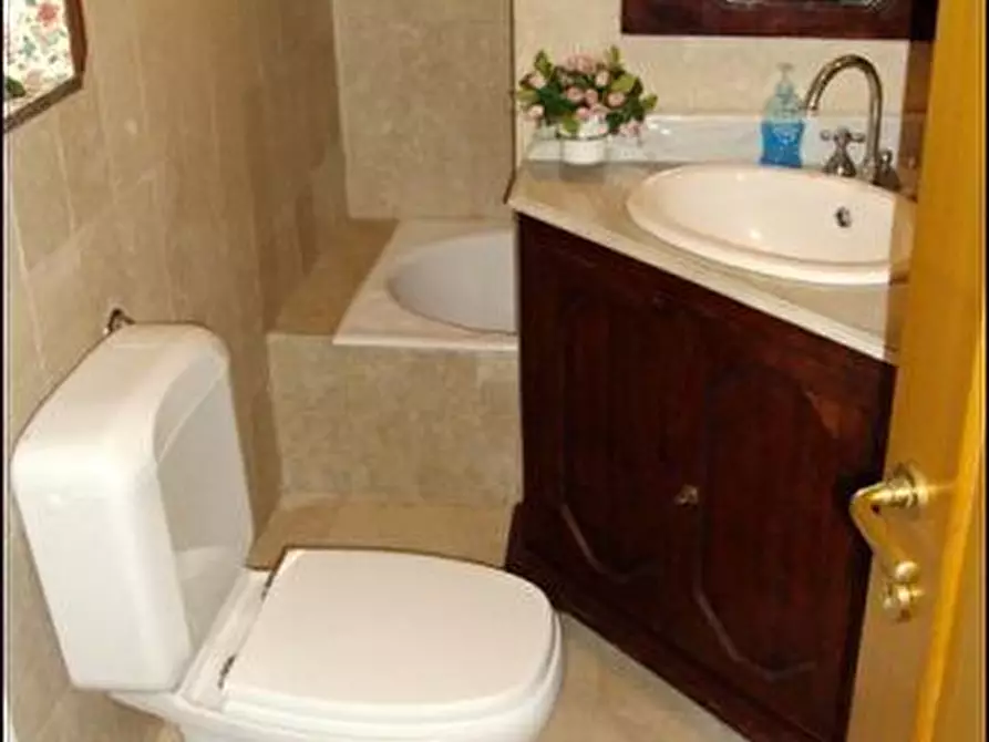 Immagine 10 di Casa semindipendente in vendita  a Carrara