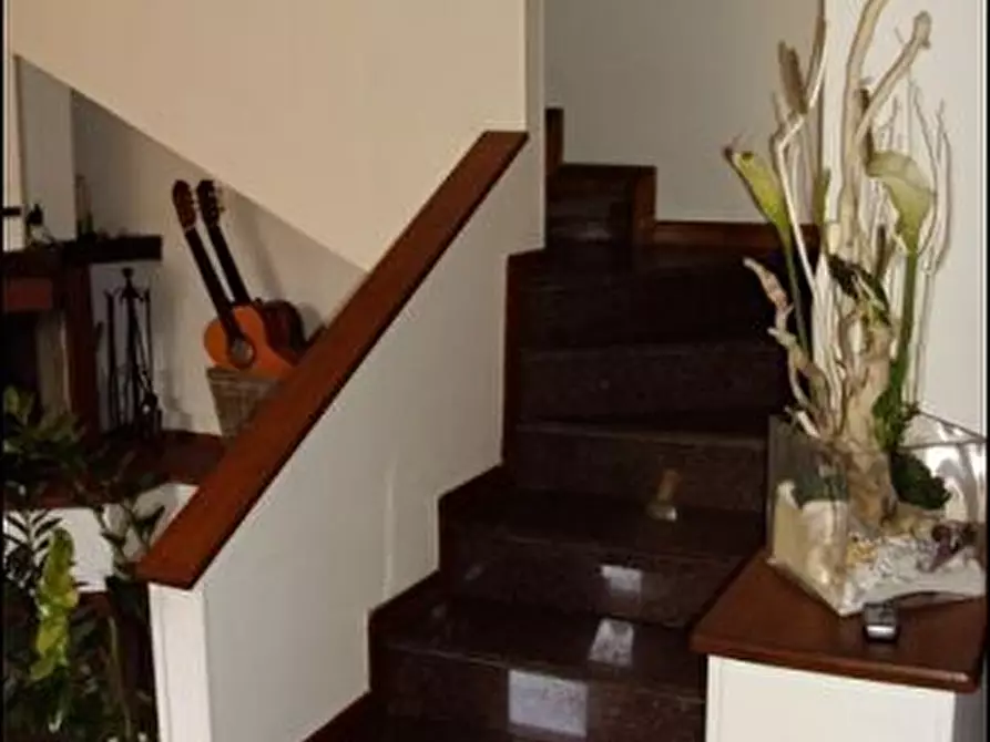 Immagine 5 di Casa semindipendente in vendita  a Carrara