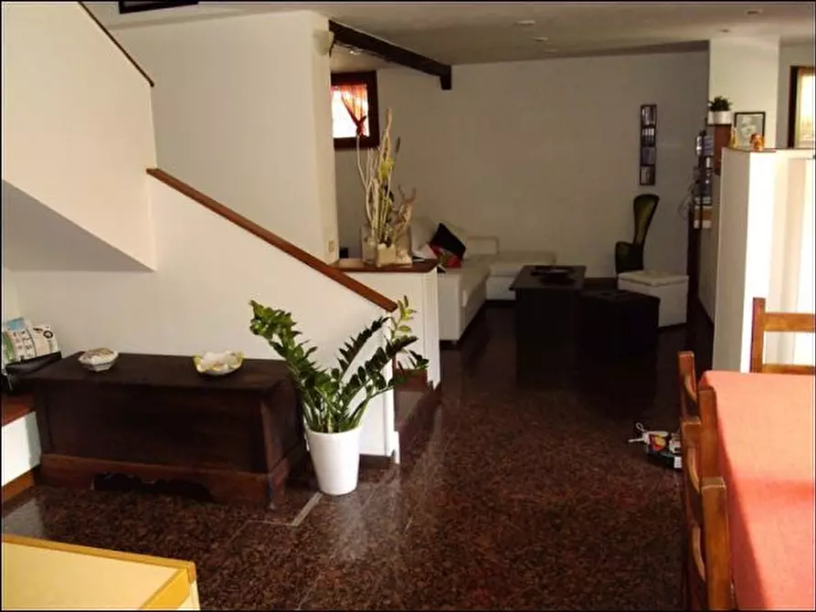 Immagine 16 di Casa semindipendente in vendita  a Carrara