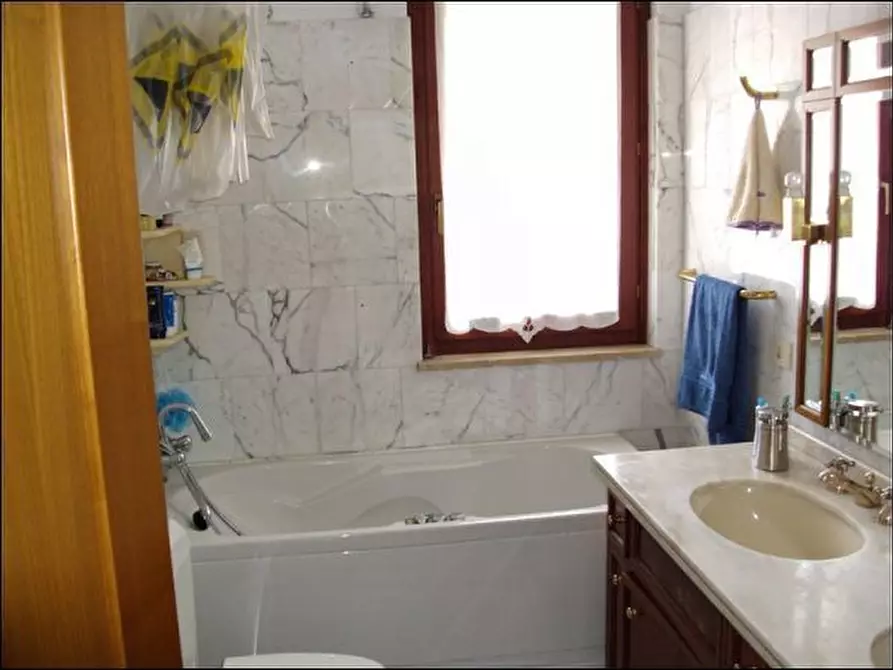 Immagine 7 di Casa semindipendente in vendita  a Carrara