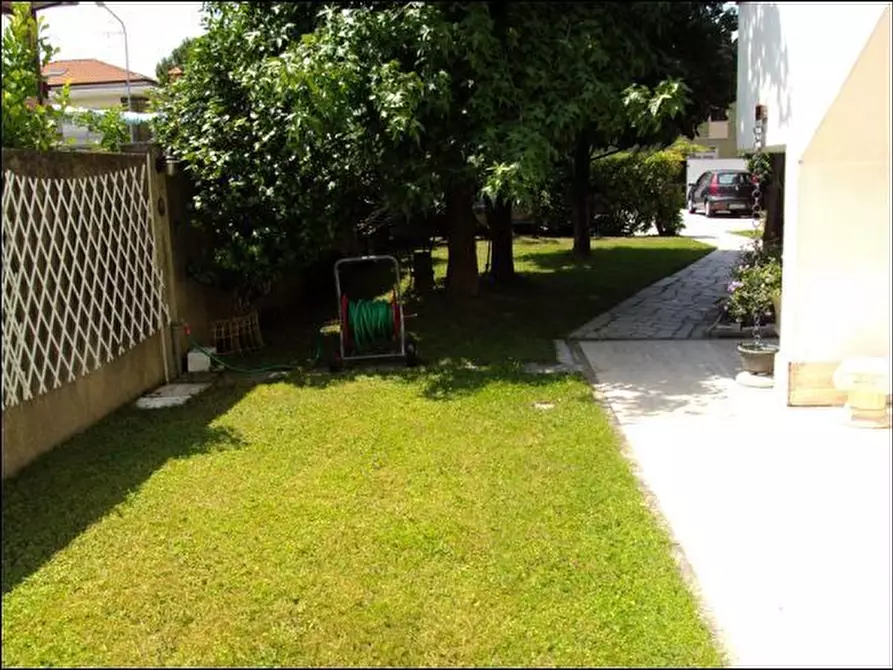 Immagine 14 di Casa semindipendente in vendita  a Carrara