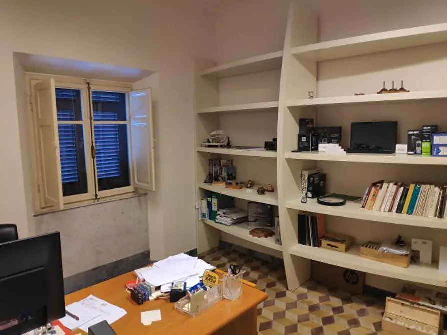 Immagine 7 di Ufficio in vendita  a Carrara