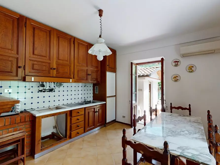 Immagine 2 di Casa semindipendente in vendita  a Carrara