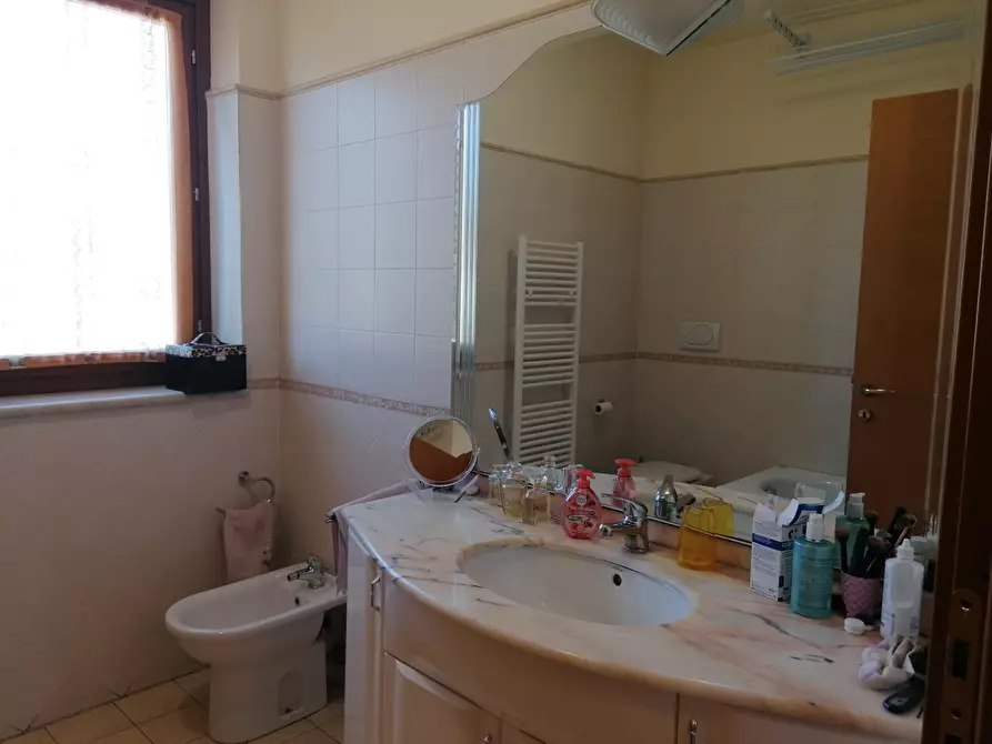 Immagine 8 di Casa semindipendente in vendita  a Carrara