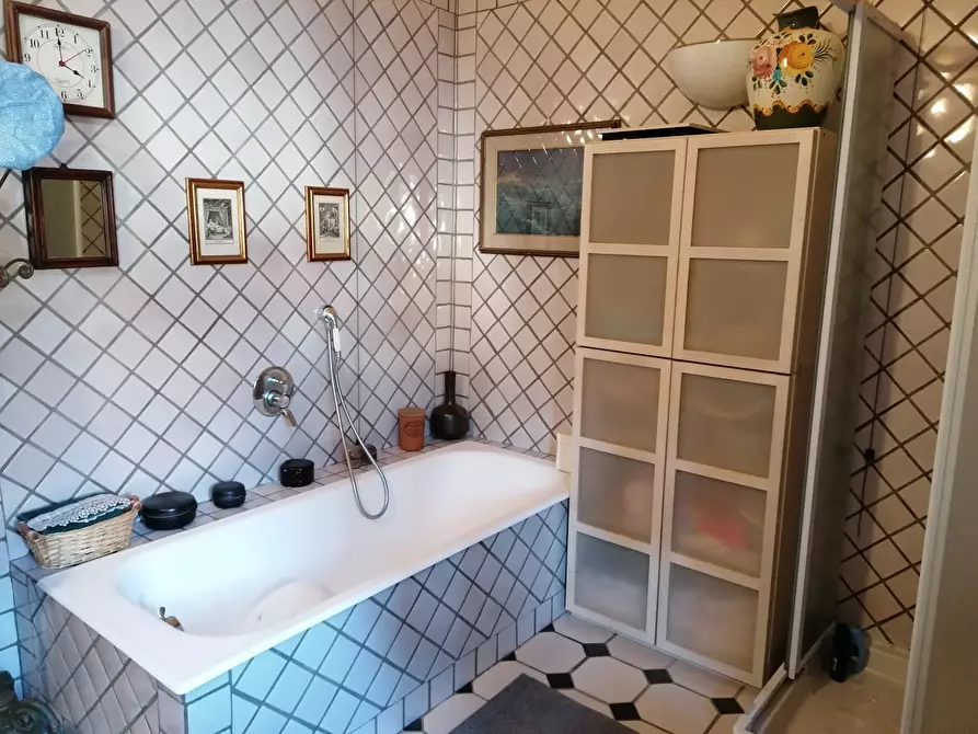 Immagine 21 di Casa indipendente in vendita  a Carrara