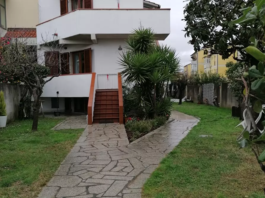 Immagine 2 di Casa semindipendente in vendita  a Carrara