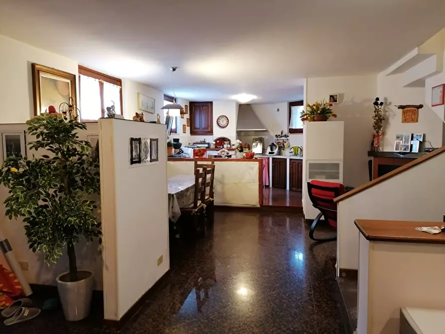 Immagine 9 di Casa semindipendente in vendita  a Carrara