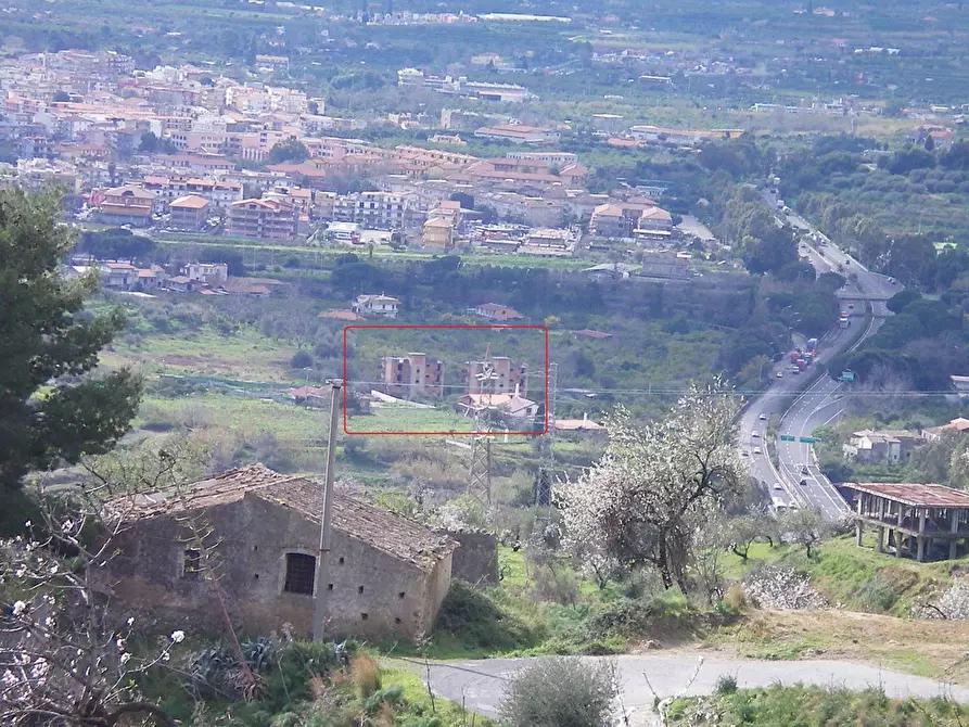 Immagine 9 di Palazzo in vendita  a Taormina