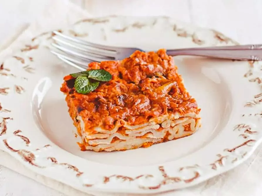 Immagine 15 di Locale commerciale in vendita  a Giardini-Naxos