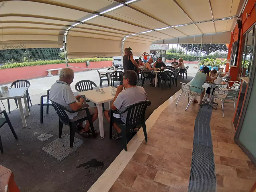 Immagine 5 di Locale commerciale in vendita  a Giardini-Naxos