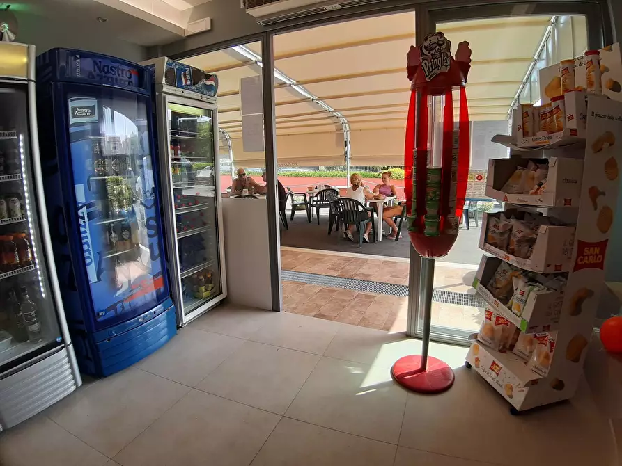 Immagine 7 di Locale commerciale in vendita  a Giardini-Naxos