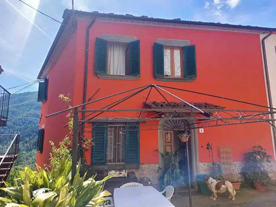 Immagine 1 di Casa semindipendente in vendita  a Bagni Di Lucca