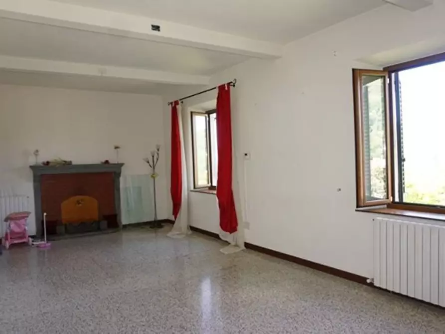 Immagine 1 di Casa semindipendente in vendita  a Bagni Di Lucca