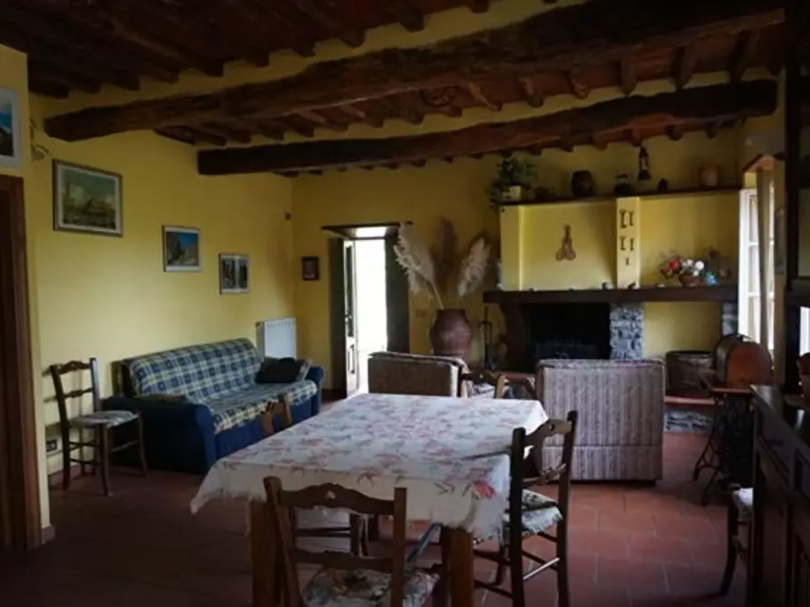 Immagine 1 di Casa colonica in vendita  a Pescaglia