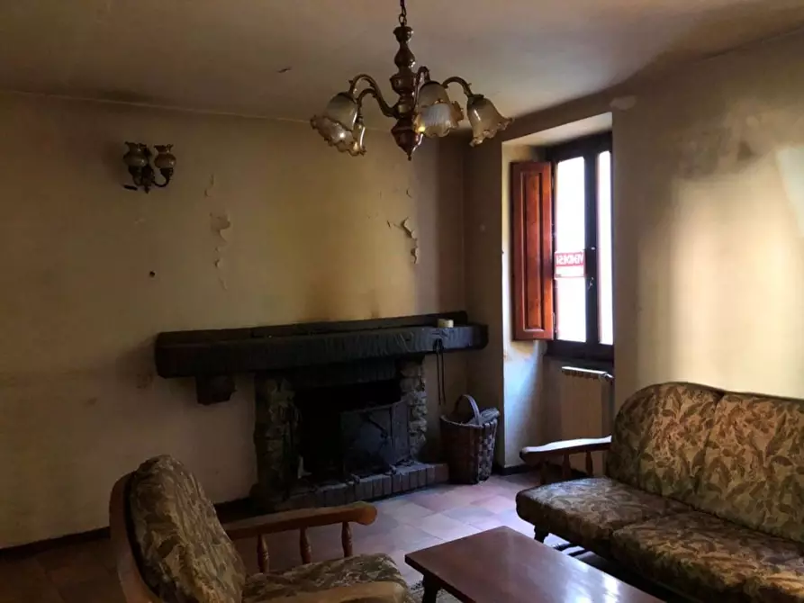 Immagine 1 di Casa colonica in vendita  a Borgo A Mozzano