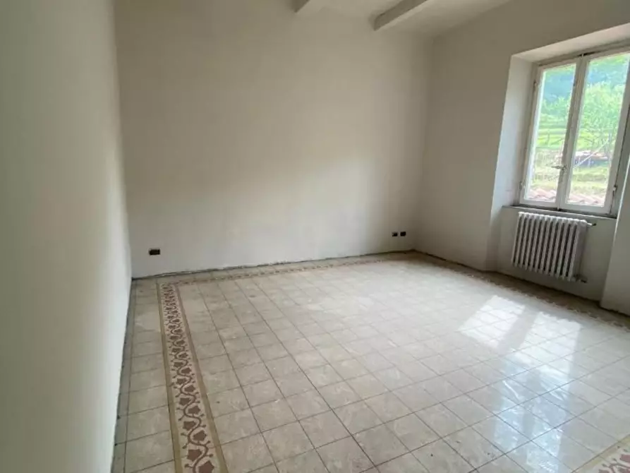 Immagine 1 di Casa colonica in vendita  a Bagni Di Lucca